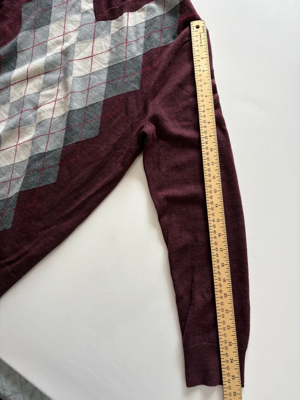 Banana Republic Men’s 100% Merino Wool Argyle V-Neck Sweater Burgundy M